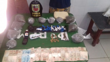 Força Tática do 2º BPM-Itacoatiara faz apreensão de drogas ilícitas.