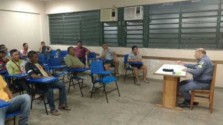 A Polícia militar de Silves ministra palestra sobre educação no Trânsito.
