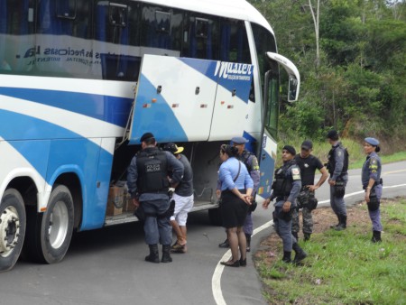 2º BPM REALIZA OPERAÇÃO NO COMBATE AO TRÁFICO DE DROGAS E NA BUSCA DE VEÍCULOS IRREGULARES